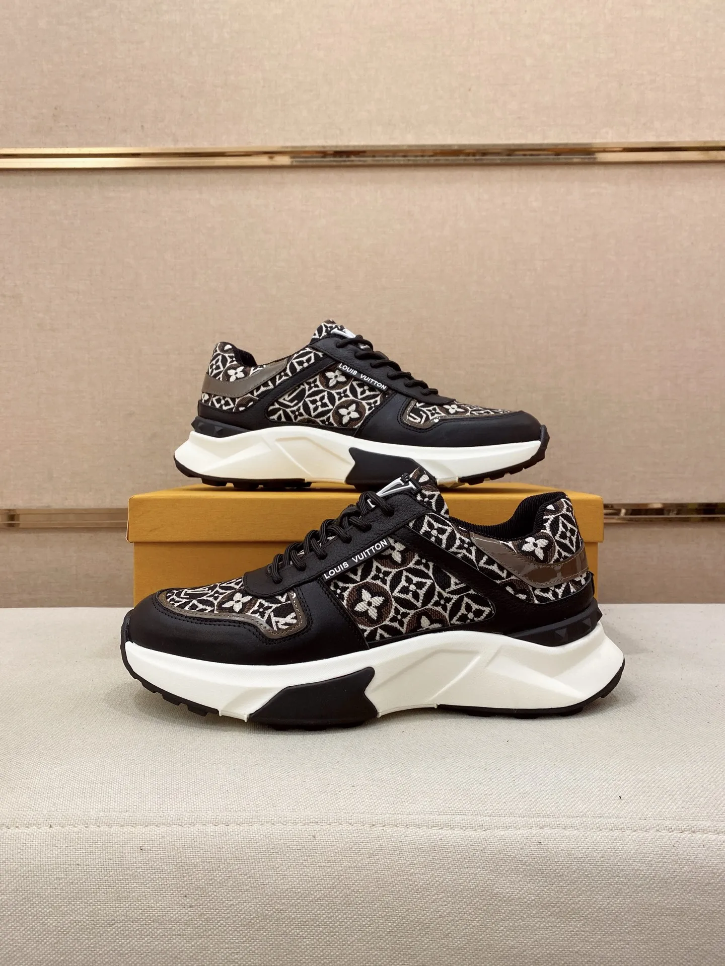 Men's shoes💰 462💰louis vuitton (Louis Vuitton/lv)🔍🔍The new counters are on sale at the same time. The uppers are imported from Italy. ️Re-engraved🇮🇹💪💪, ⚠Sole: The original sole is specially provided by the original factory, the exclusive movable molded sole is super comfortable, ⚠Original factory follow-up goods, 🔍🔍high quality, you can go in and out of the counter at will, welcome to compare⚠. Code number: 38-44 (45/46 customized, non-refundable)